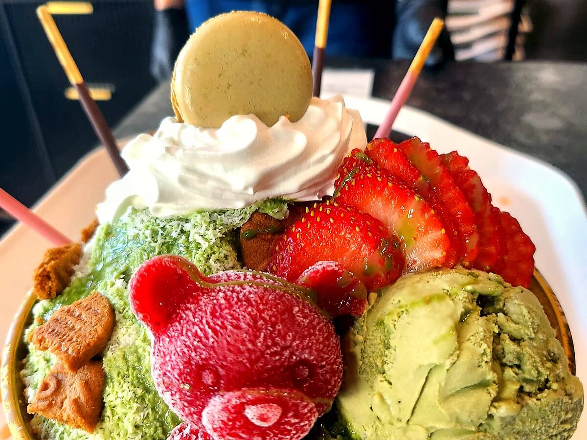 Matcha snowflake dessert